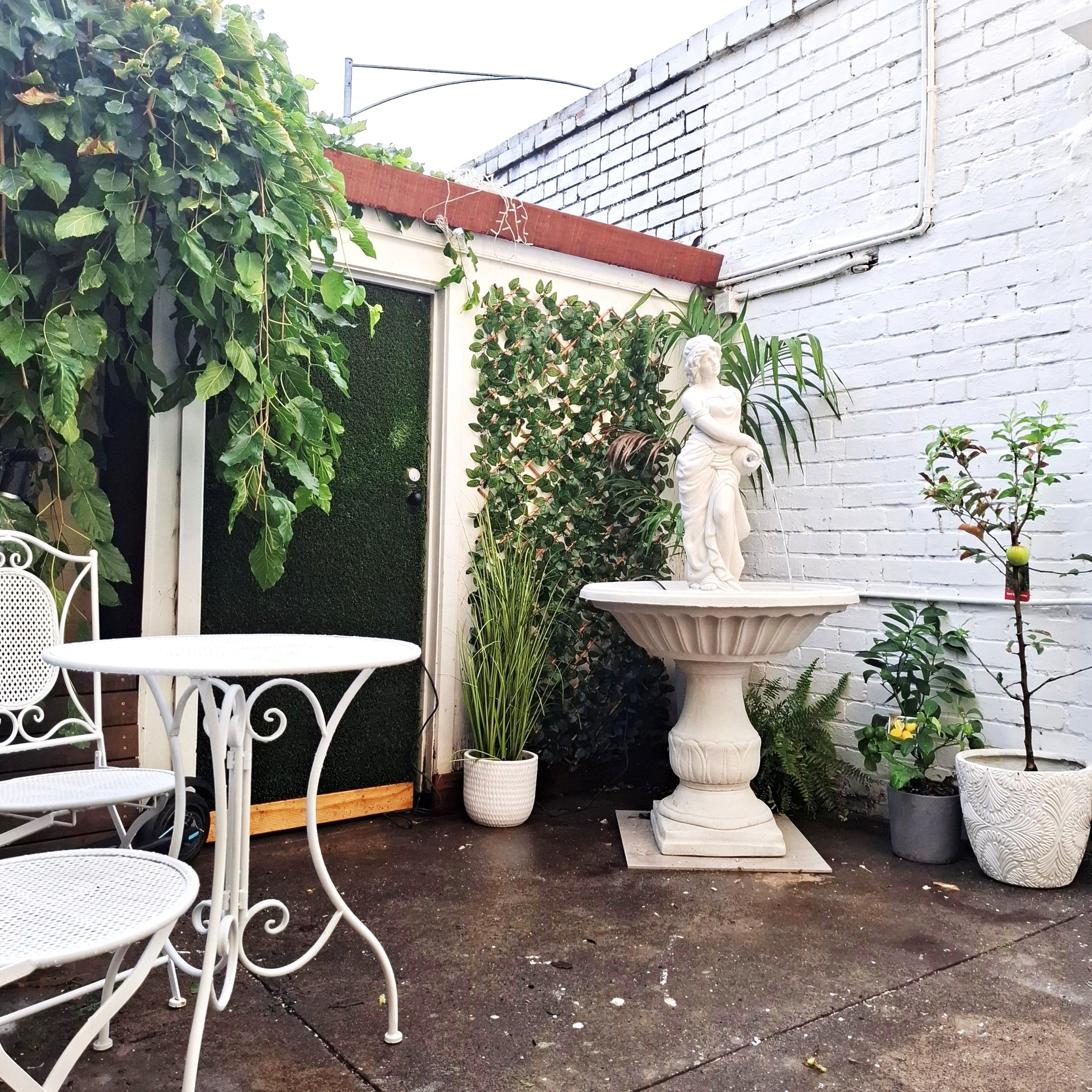 Little Pigeon courtyard entrance
